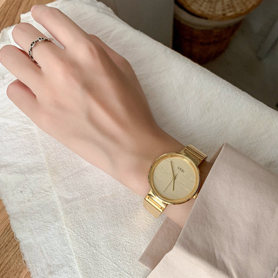 Μοντέρνο γυναικείο ρολόι με στρογγυλό σχήμα