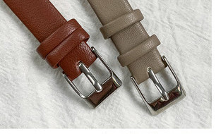 Ženski sat s četvrtastim brojčanikom i remenom od umjetne kože