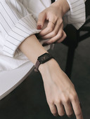 Kunstnahast rihmaga kandiline käekell naistele