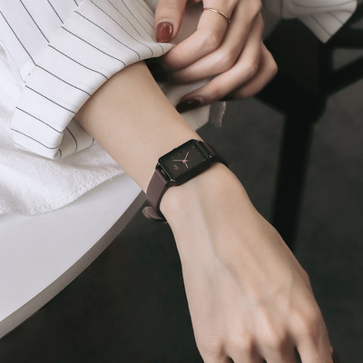 Kunstnahast rihmaga kandiline käekell naistele