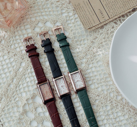 Moodne nahast rihmaga naiste käekell