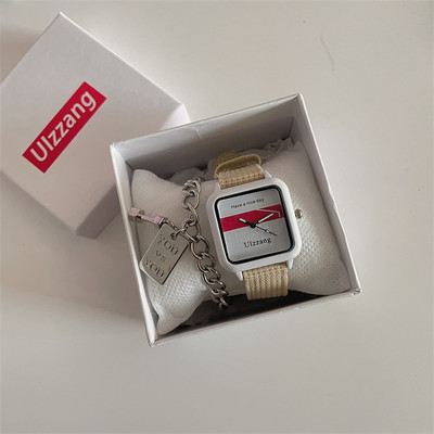 Γυναικείο ρολόι με τετράγωνο καντράν και υφασμάτινα λουράκια