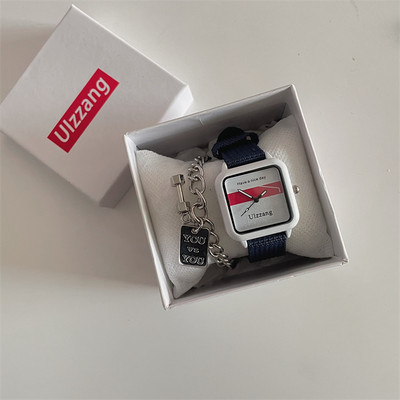 Γυναικείο ρολόι με τετράγωνο καντράν και υφασμάτινα λουράκια