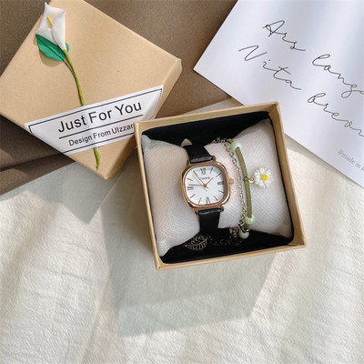 Μοντέρνο ρολόι με δερμάτινο λουράκι - σε πολλά χρώματα