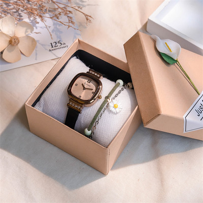 Γυναικείο ρολόι με τετράγωνο καντράν και διακοσμητικές πέτρες