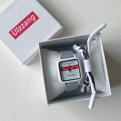 Γυναικείο μοντέρνο ρολόι με τετράγωνο καντράν