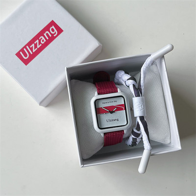 Γυναικείο μοντέρνο ρολόι με τετράγωνο καντράν