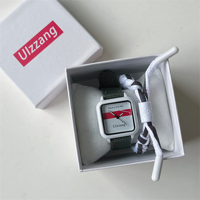 Γυναικείο μοντέρνο ρολόι με τετράγωνο καντράν