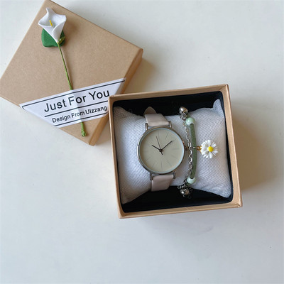 Μοντέρνο ρολόι με λουράκι από έκο δέρμα