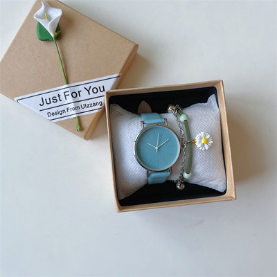 Μοντέρνο ρολόι με λουράκι από έκο δέρμα