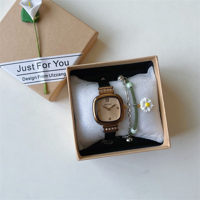 Γυναικείο τετράγωνο ρολόι με δερμάτινο λουράκι