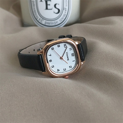 Απλό μοντέλο γυναικείο τετράγωνο ρολόι με λουράκι από οικολογικό δέρμα