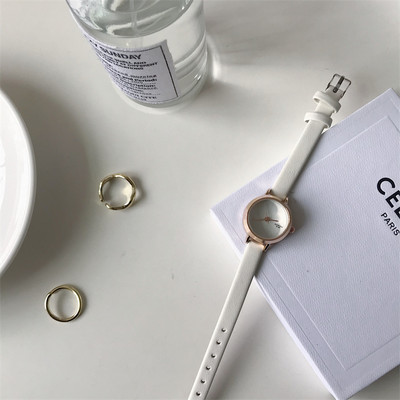 Väikese ümmarguse sihverplaadiga naiste käekell