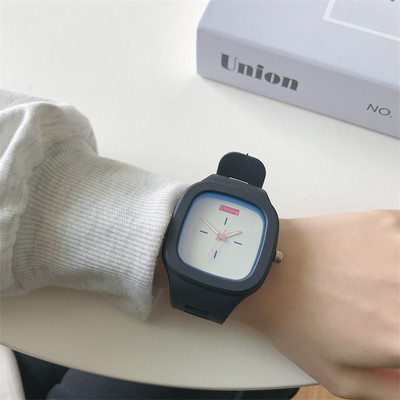 Νέο μοντέλο γυναικείο τετράγωνο ρολόι με λουράκι σιλικόνης