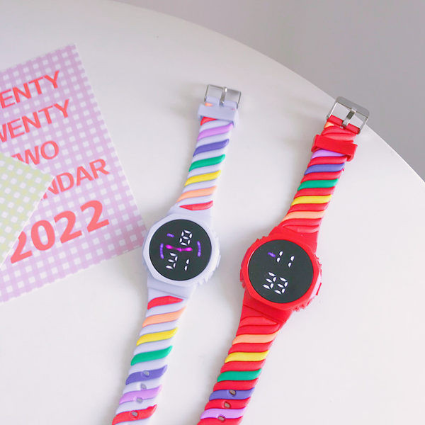 Έγχρωμο ρολόι με λουράκι σιλικόνης