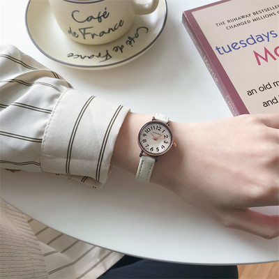 Μοντέρνο στρογγυλό ρολόι με δερμάτινο λουράκι