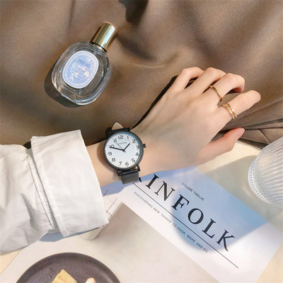 Γυναικείο ρολόι quartz με λουράκι από συνθετικό δέρμα