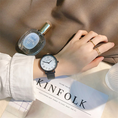 Γυναικείο ρολόι quartz με λουράκι από συνθετικό δέρμα