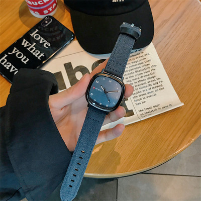 Ruudukujulise sihverplaadiga igapäevane meeste käekell