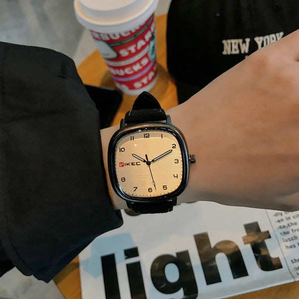 Ruudukujulise sihverplaadiga igapäevane meeste käekell