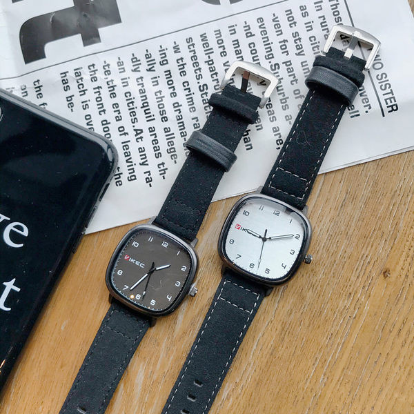 Ruudukujulise sihverplaadiga igapäevane meeste käekell