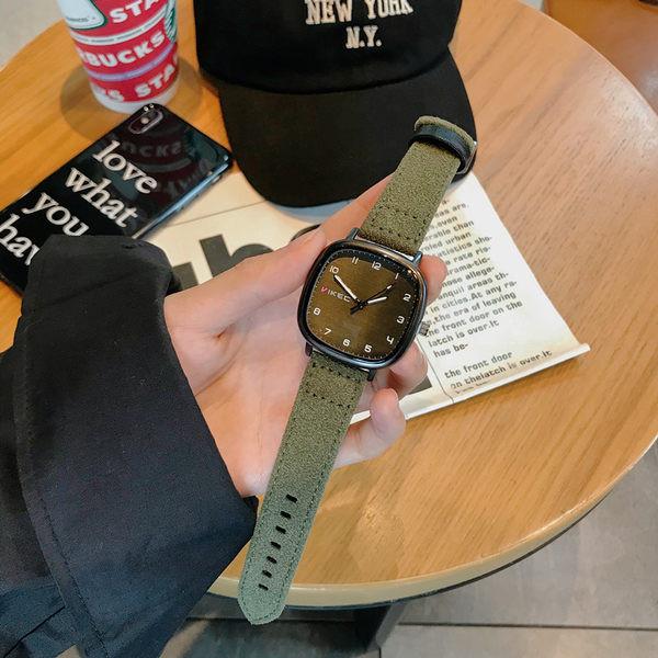 Ruudukujulise sihverplaadiga igapäevane meeste käekell