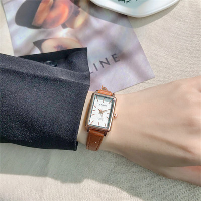 Καθημερινό ρολόι με λεπτό λουράκι από έκο δέρμα