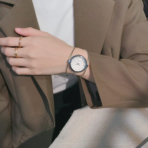 Novi model ženskog sata sa narukvicom