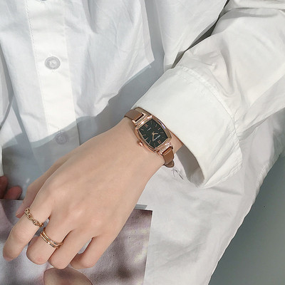 Naiste kandiline käekell kunstnahast rihma ja dekoratiivkividega