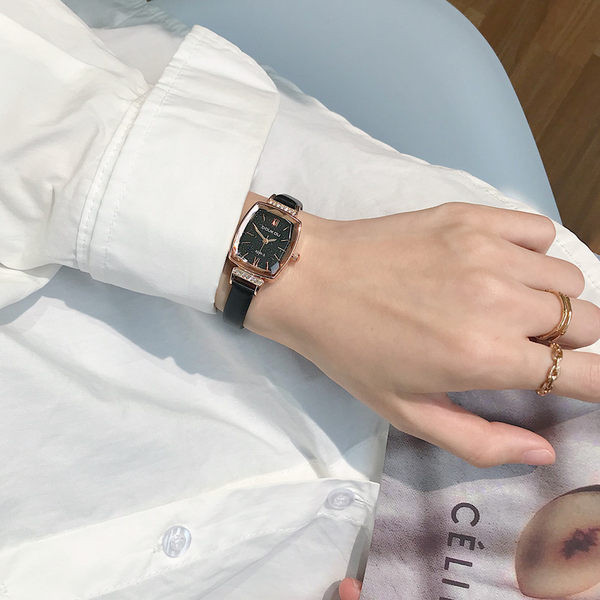 Naiste kandiline käekell kunstnahast rihma ja dekoratiivkividega