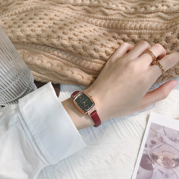 Naiste kandiline käekell kunstnahast rihma ja dekoratiivkividega