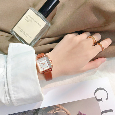 Καθημερινό γυναικείο ρολόι με δερμάτινο λουράκι