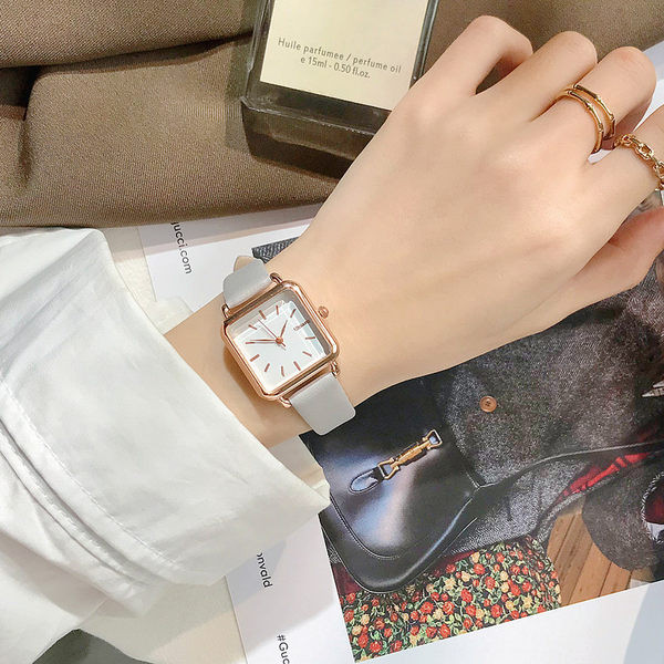 Καθημερινό γυναικείο ρολόι με δερμάτινο λουράκι