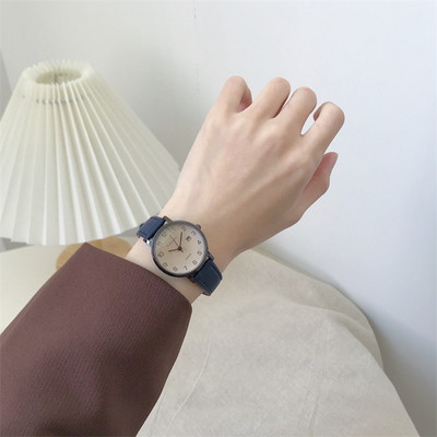 Μοντέρνο ρολόι με λουράκι από έκο δέρμα - για γυναίκες