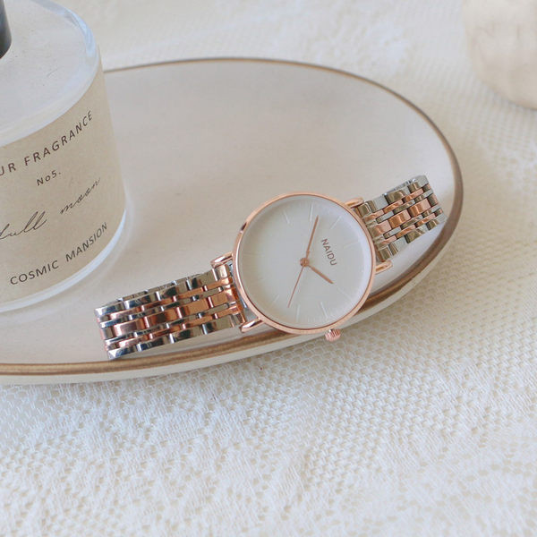 Metallist rihmadega naiste käekell