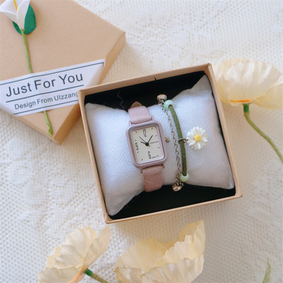 Μικρό γυναικείο ρολόι με ορθογώνιο σχήμα