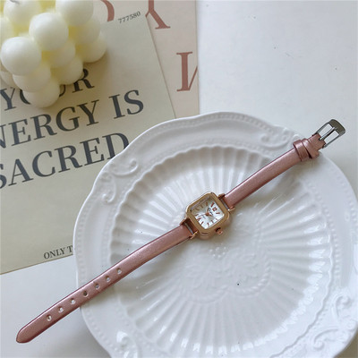 Γυναικείο τετράγωνο ρολόι με λουράκι από συνθετικό δέρμα