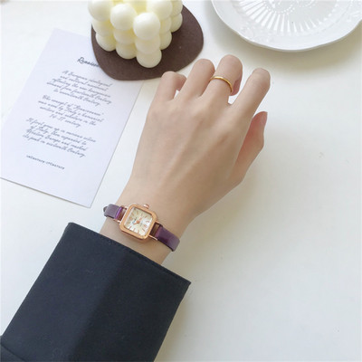 Γυναικείο τετράγωνο ρολόι με λουράκι από συνθετικό δέρμα