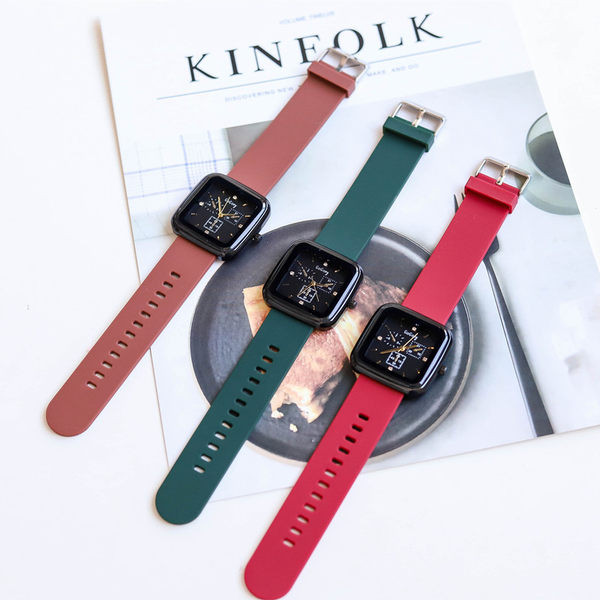 Moderan ženski četvrtasti sat sa silikonskim remenom