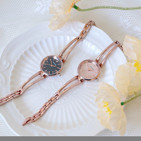 Ženski metalni kvarcni sat novi model