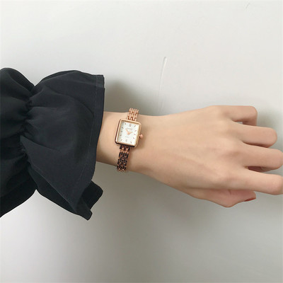 Μοντέρνο γυναικείο τετράγωνο ρολόι