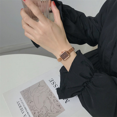 Μοντέρνο γυναικείο τετράγωνο ρολόι