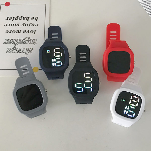 Γυναικείο ηλεκτρονικό ρολόι με λουράκι σιλικόνης