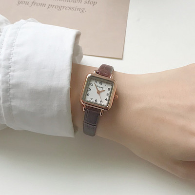 Γυναικείο τετράγωνο ρολόι με λεπτό λουράκι από οικολογικό δέρμα