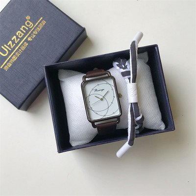 Κομψό τετράγωνο ρολόι