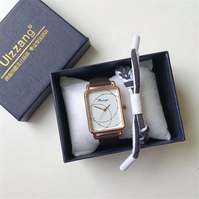 Κομψό τετράγωνο ρολόι