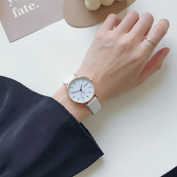 Dnevni sat s kožnim remenom za žene