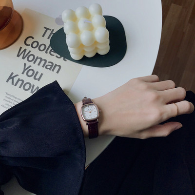 Γυναικείο τετράγωνο ρολόι με δερμάτινο λουράκι