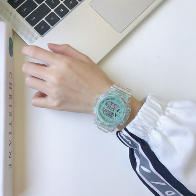 Naiste ümmargune käekell silikoonrihmaga