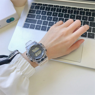 Naiste ümmargune käekell silikoonrihmaga